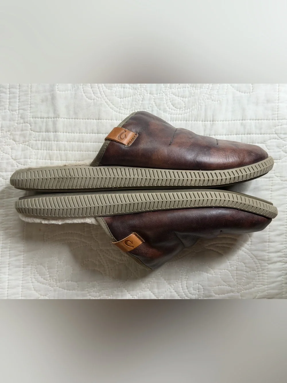 OLUKAI MUA'ILI Mens Sz 9 Dark Wood Silt Leather Slip On Shearling Mule Slippers